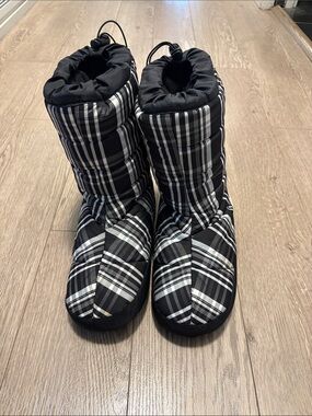 Polar Feet Booties size 6-7
